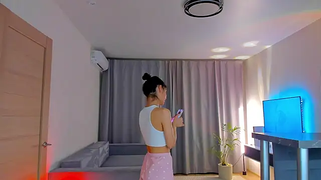 EmiliaZen online show from February 13, 5:57 pm