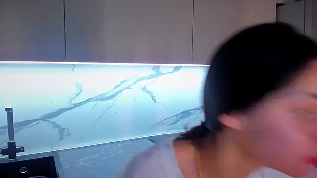 Snapshot of EmiliaZen chatting on May 3, 5:16 pm EmiliaZen online show from May 3, 5:16 pm