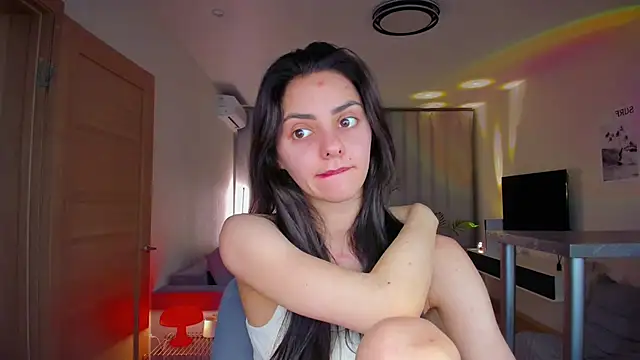 EmiliaZen online show from April 3, 6:47 pm