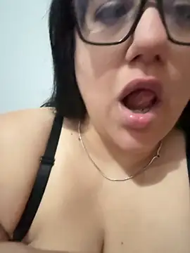 daianaspencer online show from March 30, 8:05 am