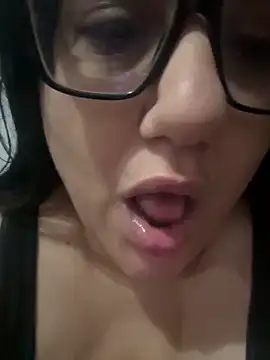 daianaspencer online show from December 22, 8:36 am