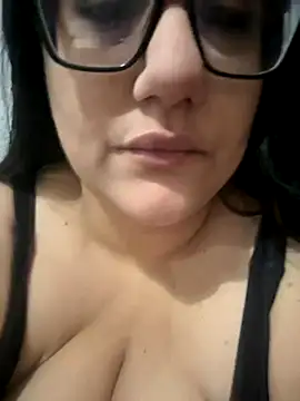 daianaspencer online show from December 3, 8:03 am