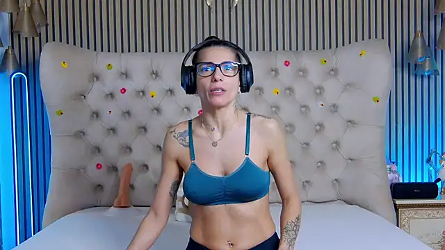 PlayfulShow online show from February 9, 8:01 am