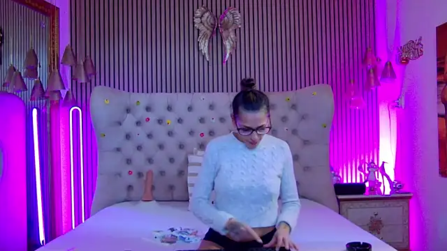 PlayfulShow online show from February 8, 11:30 am