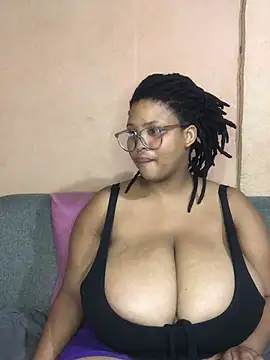 Snapshot of NonoGotBoobies chatting on February 12, 9:01 pm NonoGotBoobies online show from February 12, 9:01 pm
