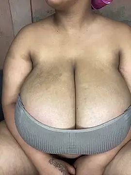Snapshot of NonoGotBoobies chatting on September 26, 5:53 pm NonoGotBoobies online show from September 26, 5:53 pm