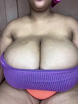 Snapshot of NonoGotBoobies chatting on October 15, 8:28 pm NonoGotBoobies online show from October 15, 8:28 pm