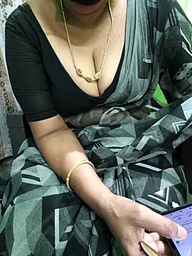 Snapshot of niiveditha chatting on September 23, 2:29 am niiveditha online show from September 23, 2:29 am