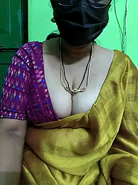 Snapshot of niiveditha chatting on March 7, 4:35 am niiveditha online show from March 7, 4:35 am