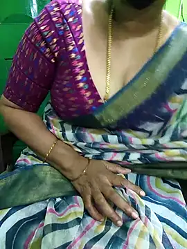 Snapshot of niiveditha chatting on November 4, 11:58 am niiveditha online show from November 4, 11:58 am