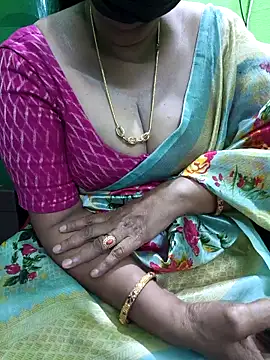 Snapshot of niiveditha chatting on October 6, 1:12 pm niiveditha online show from October 6, 1:12 pm