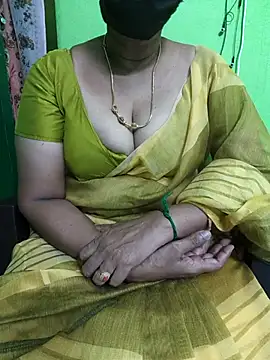 Snapshot of niiveditha chatting on March 18, 6:06 am niiveditha online show from March 18, 6:06 am