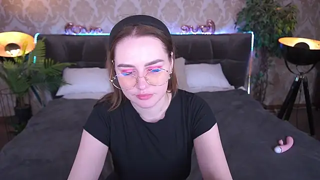 Snapshot of DivineJass chatting on February 24, 8:47 pm DivineJass online show from February 24, 8:47 pm