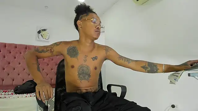 Snapshot of blackdirty420 chatting on February 17, 9:54 pm blackdirty420 online show from February 17, 9:54 pm