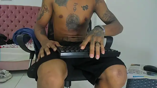 Snapshot of blackdirty420 chatting on February 24, 11:30 pm blackdirty420 online show from February 24, 11:30 pm