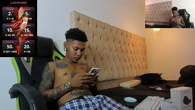 Snapshot of blackdirty420 chatting on October 8, 8:42 pm blackdirty420 online show from October 8, 8:42 pm