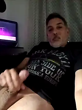 Snapshot of Sexyguycumming chatting on March 13, 3:00 am Sexyguycumming online show from March 13, 3:00 am