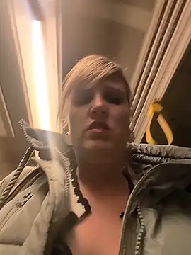 Snapshot of Sexybiene969 chatting on January 12, 5:20 pm Sexybiene969 online show from January 12, 5:20 pm