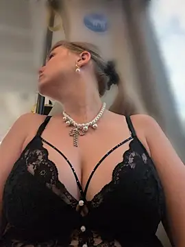 Sexybiene969 online show from April 16, 4:08 pm