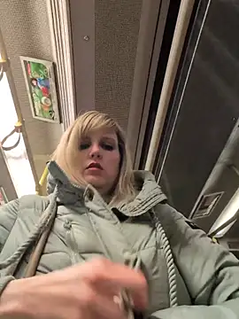 Snapshot of Sexybiene969 chatting on December 15, 5:30 pm Sexybiene969 online show from December 15, 5:30 pm