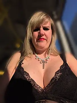 Sexybiene969 online show from April 9, 4:13 pm