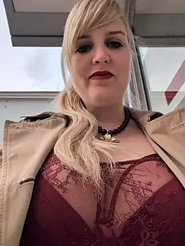 Snapshot of Sexybiene969 chatting on April 19, 3:46 pm Sexybiene969 online show from April 19, 3:46 pm