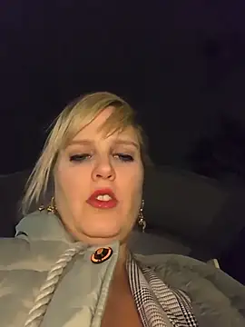 Snapshot of Sexybiene969 chatting on December 22, 5:24 pm Sexybiene969 online show from December 22, 5:24 pm