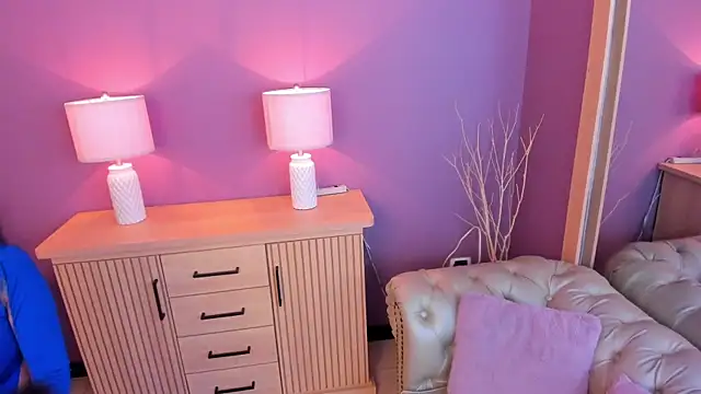 scarlet edwars online show from March 3, 12:06 pm