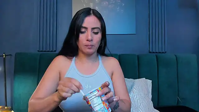 scarlet edwars online show from November 29, 5:02 pm