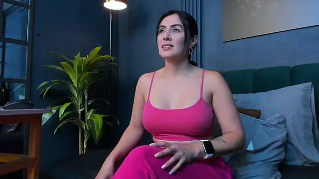 scarlet edwars online show from November 13, 4:33 pm