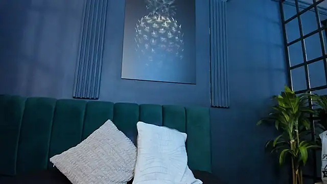 scarlet edwars online show from April 1, 5:32 pm