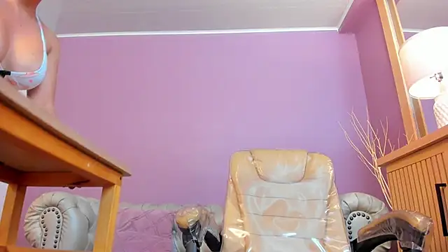 scarlet edwars online show from September 17, 6:43 pm