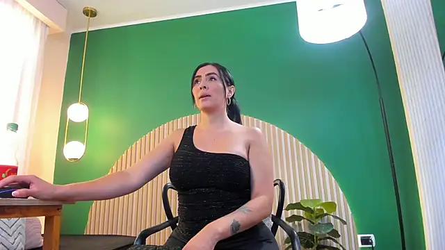 scarlet edwars online show from January 14, 6:33 pm