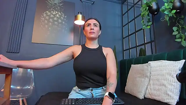 Snapshot of scarlet_edwars chatting on February 24, 12:06 pm scarlet edwars online show from February 24, 12:06 pm