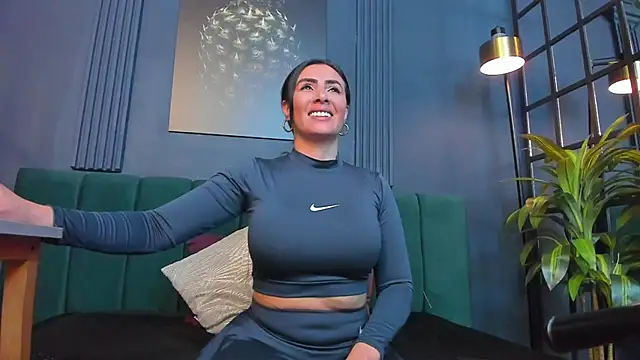 Snapshot of scarlet_edwars chatting on February 21, 5:04 pm scarlet edwars online show from February 21, 5:04 pm