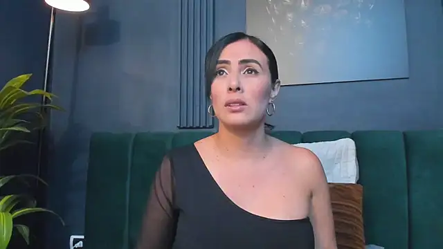 scarlet edwars online show from November 10, 9:31 pm