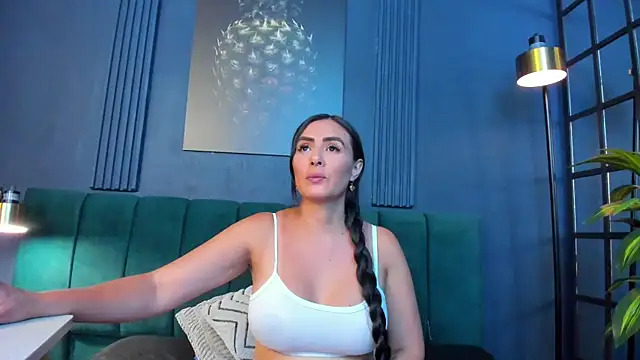 scarlet edwars online show from April 21, 7:20 pm