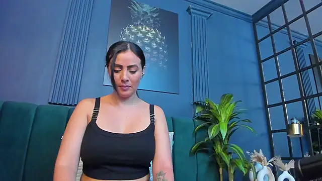 scarlet edwars online show from March 6, 7:20 pm