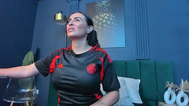 scarlet edwars online show from March 26, 6:06 pm