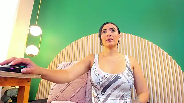 Snapshot of scarlet_edwars chatting on February 12, 6:18 pm scarlet edwars online show from February 12, 6:18 pm