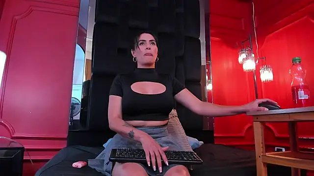 scarlet edwars online show from October 9, 6:41 pm