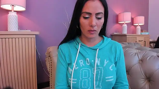 scarlet edwars online show from March 7, 3:28 pm