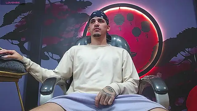 Dirty Kingg online show from November 6, 8:35 pm