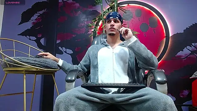 Dirty Kingg online show from November 13, 8:35 pm