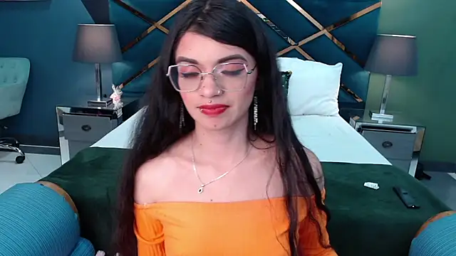 Snapshot of Emerald_gh chatting on March 19, 8:23 am Emerald gh online show from March 19, 8:23 am