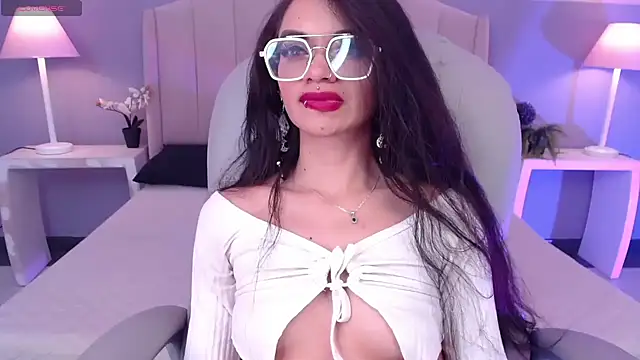 Snapshot of Emerald_gh chatting on September 21, 9:20 pm Emerald gh online show from September 21, 9:20 pm