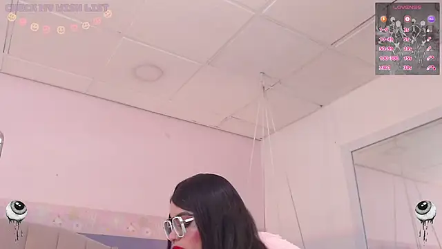 Snapshot of Emerald_gh chatting on October 17, 10:22 pm Emerald gh online show from October 17, 10:22 pm
