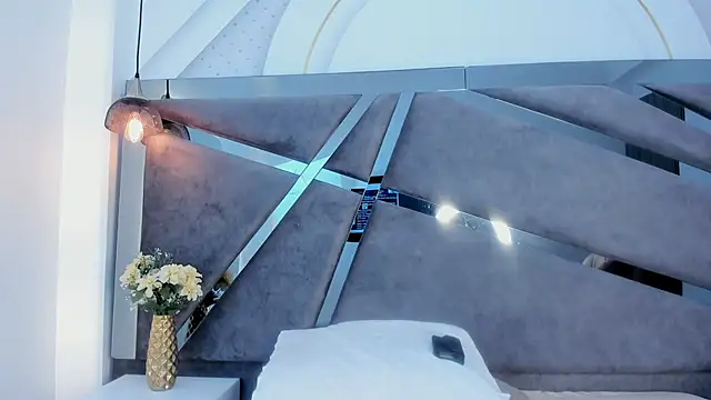 Giselle Lauren online show from November 1, 8:36 pm