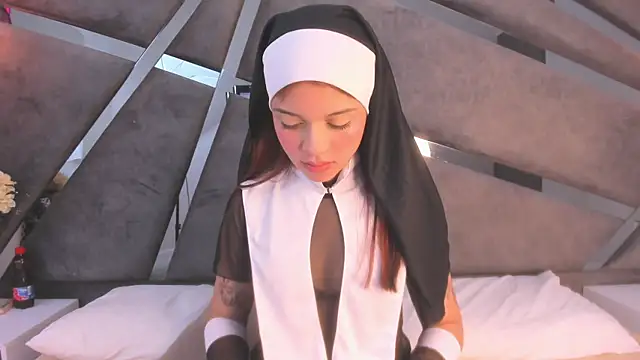 Giselle Lauren online show from October 24, 8:08 pm