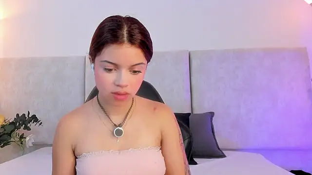 Giselle Lauren online show from December 18, 8:56 pm